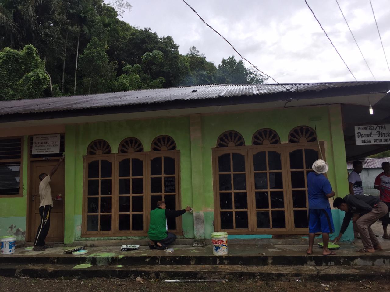 MI dan MTs Jabal Al-Pasya Dibuka, Masyarakat Gampong Peulokan  Labar Melakukan Gotong Royong