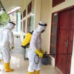 Brimob Aceh kembali melakukan penyemprotan Disinfektanisin Di Sekolah
