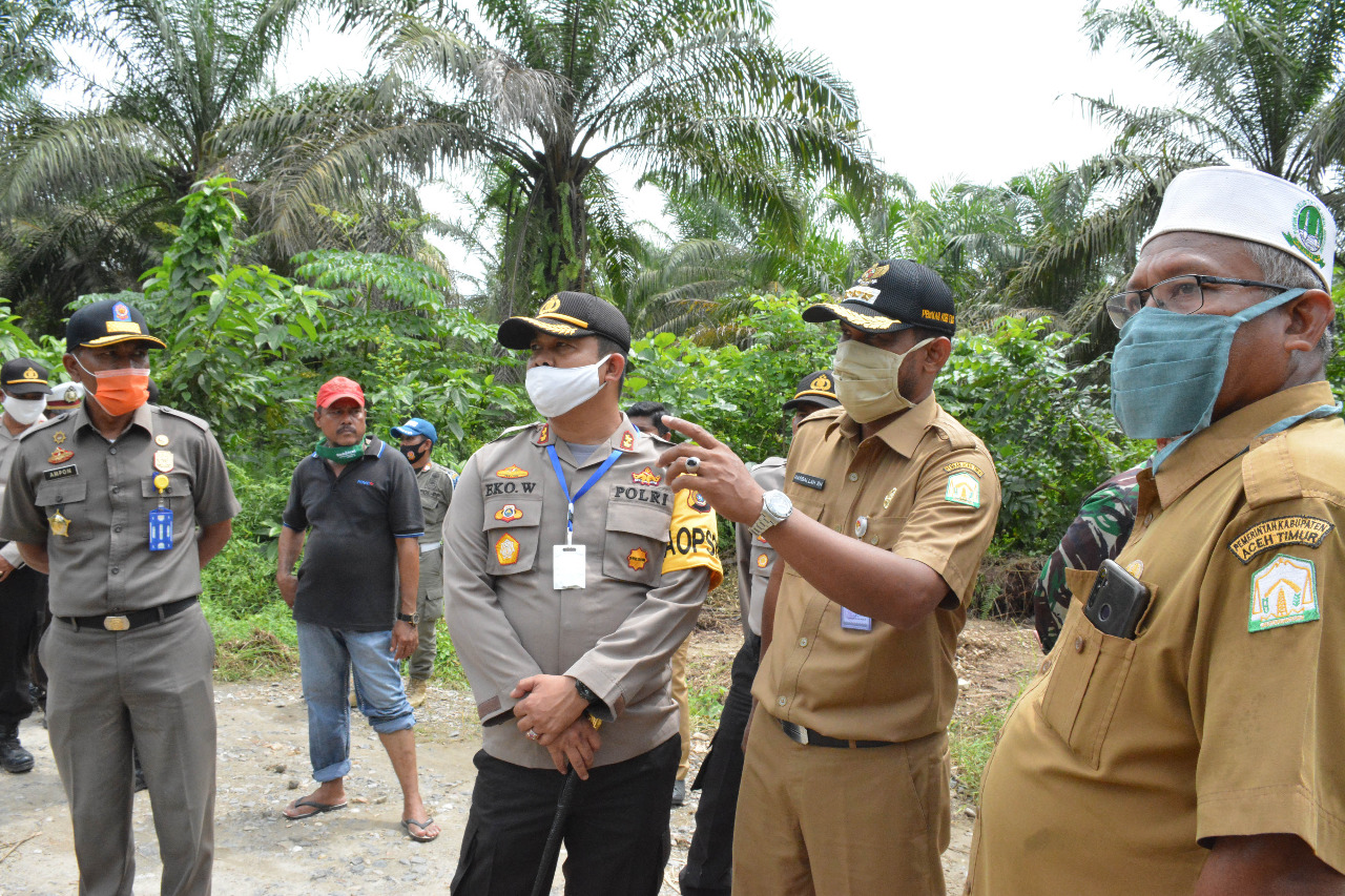 Bupati Rocky Bangun Jalan Alternatif Untuk Warga Enam Desa