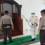 Menyambut New Normal Kompi 4 Brimob Calang semprot Disinfektan di tempat Ibadah