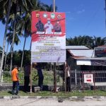 Personil Polsek Kluet Selatan Pasang Spanduk Sosialisasi New Normal