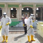 Kompi 2 Batalyon A Melaksanakan Penyemprotan Disinfektan Di Masjid