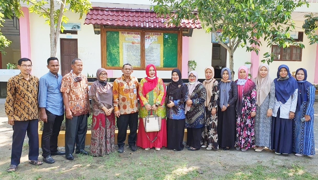 Staff Ahli Disdik Aceh Tinjau Kesiapan Pembelajaran Tatap Muka di Sekolah Kabupaten Bireuen