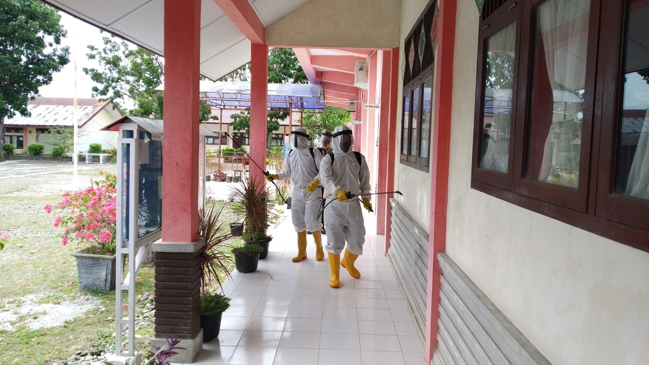 BRIMOB ACEH GELAR PENYEMPROTAN DISINFEKTAN