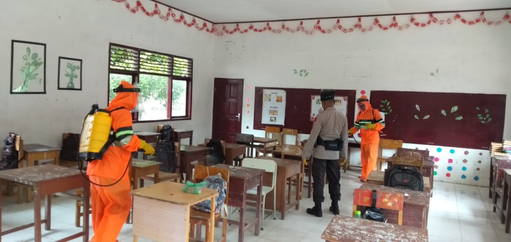 Mencegah Penyebaran Covid-19, Brimob Aceh Laksanakan Sosialisasi dan Penyemprotan Disinfektan