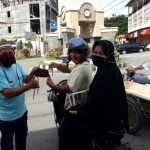 DPC LSM Cerdas Bangsa Aceh Selatan Bagi – Bagi Masker Kepada Warga