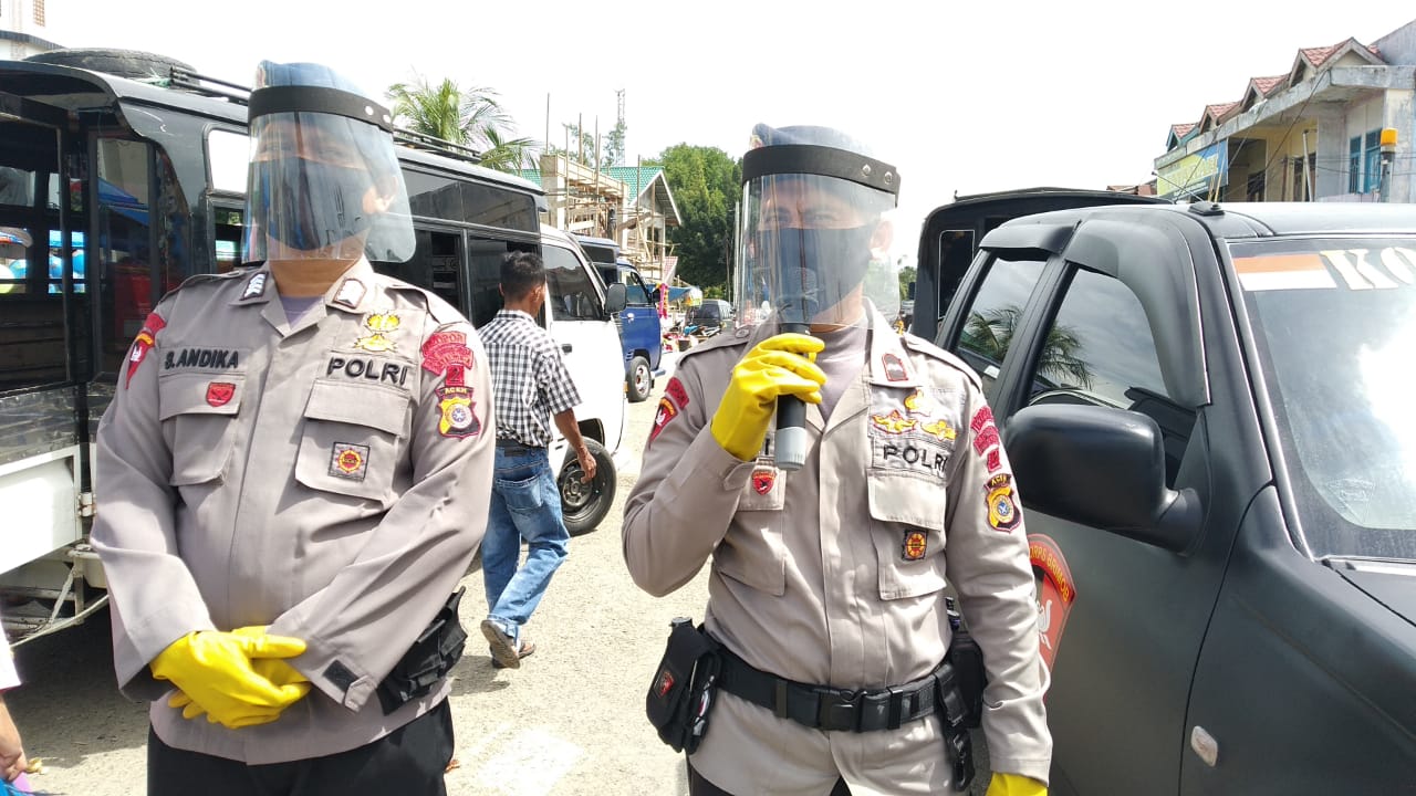 Hadapi Adaptasi Kebiasaan Baru Brimob Aceh Kembali Semprot Disinfektan dan Sosialisasi Protokol Kesehatan