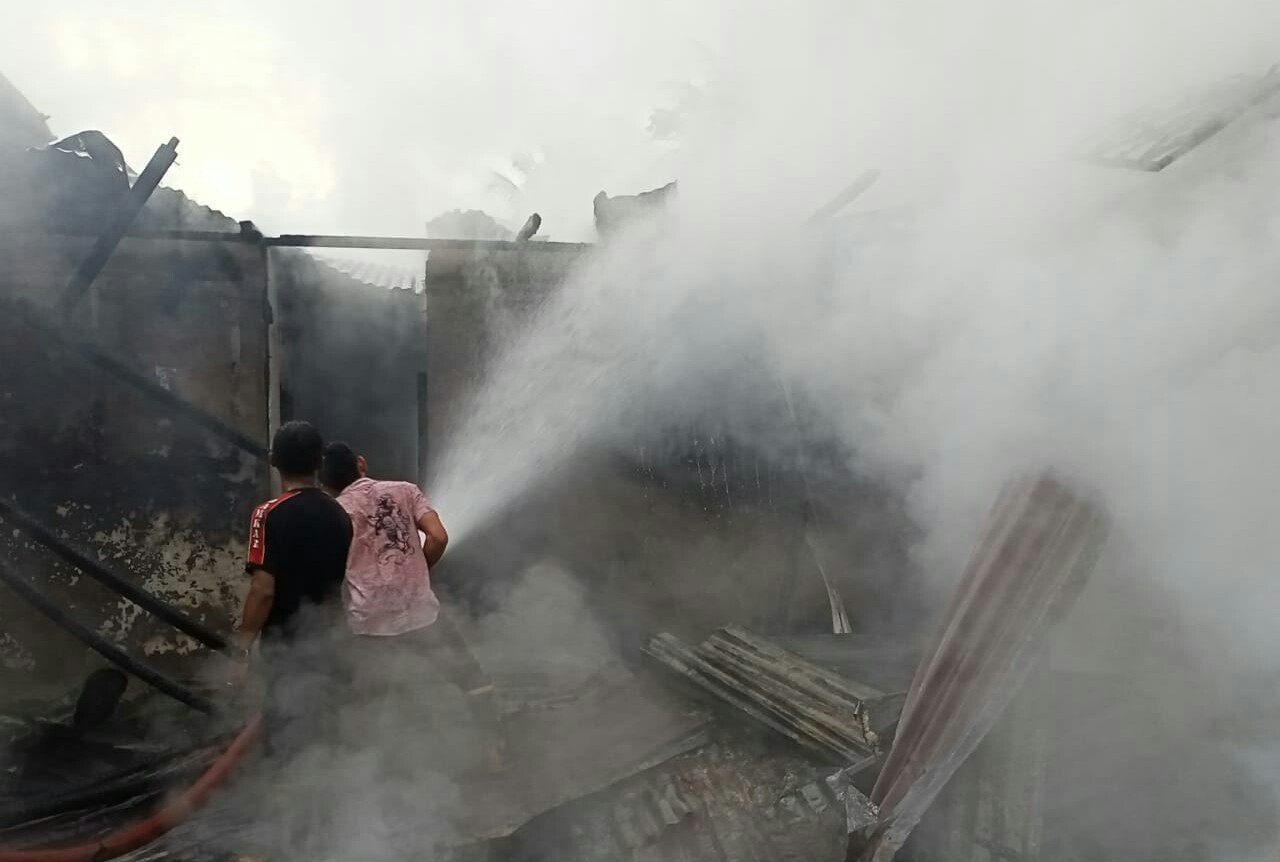 Dua Unit Rumah Warga di Trumon Tengah Hangus Terbakar