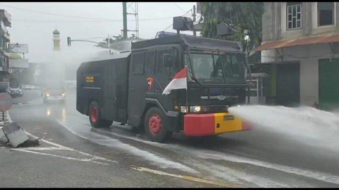 BPBD Abdya dan TNI/Polri Lakukan Penyemprotan Disinfektan