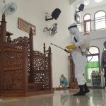 Dalam Rangka Menyambut Shalat Hari Raya IDUL ADHA 1441 H BRIMOB KOMPI 4 Disinfektan Tempat Ibadah