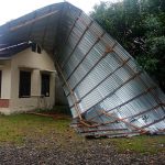 Atap Ruko Milik Warga di Abdya Diterjang Angin Badai