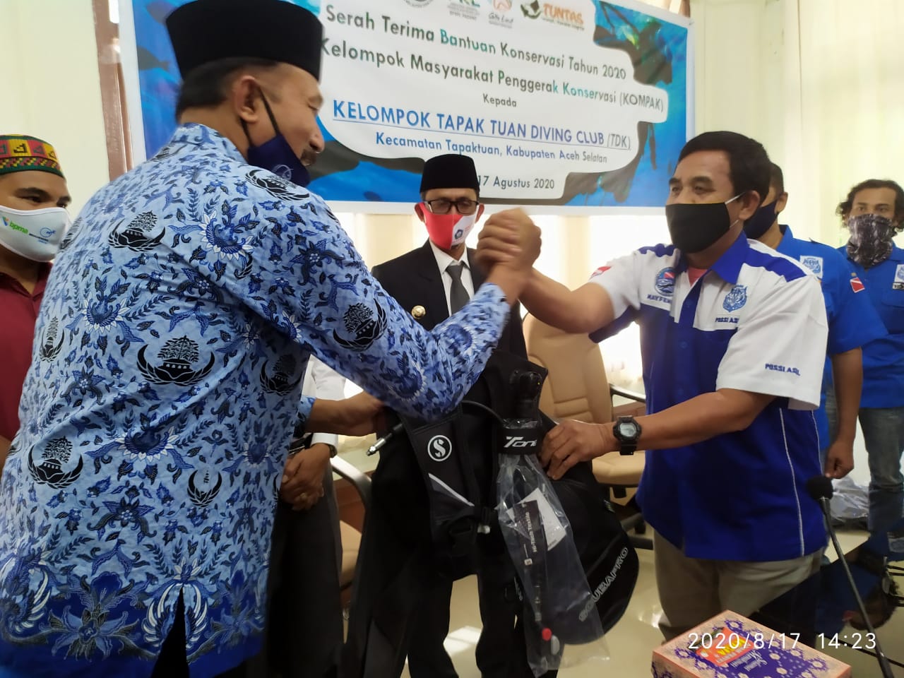 Tapaktuan Diving Klub Terima Bantuan Konservasi Dari Kementerian Kelautan dan Perikanan RI
