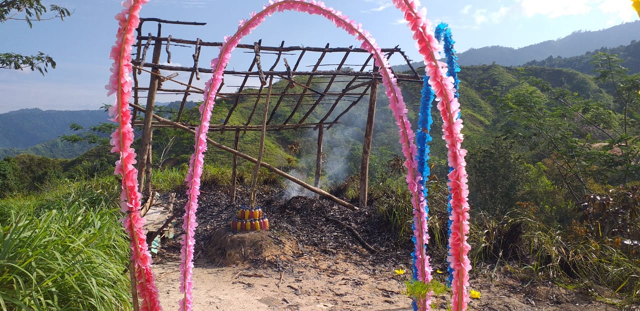 Pondok Istirahat di Puncak Grapella Hangus Terbakar