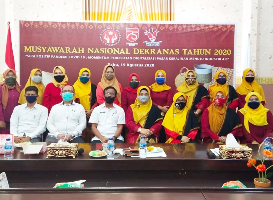 Ketua Dekranasda Kota Subulussalam Ikuti MUNAS DKN 2020 Secara Virtual