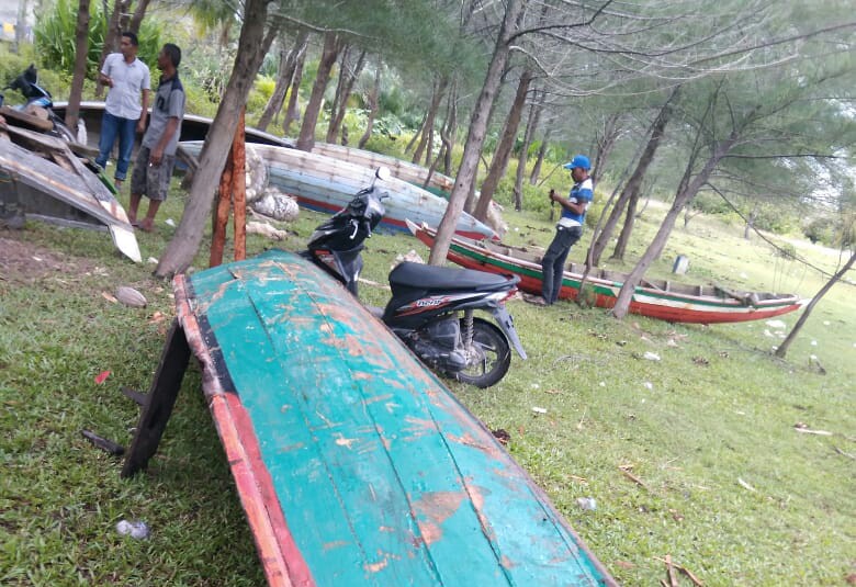 Perahu Nelayan Gampong Pasie Kuala Ba’u Hancur dan Hilang Dihamtam Ombak