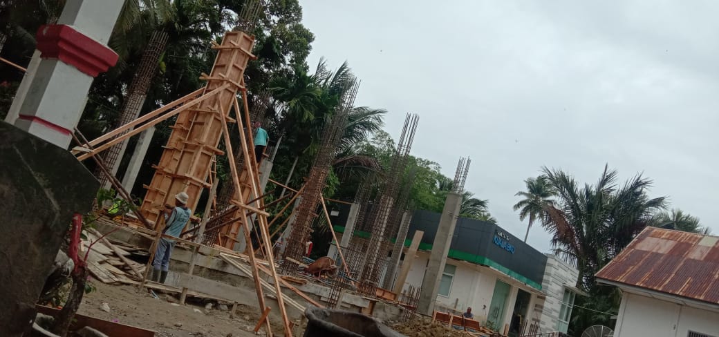 Pekerjaan Pembangunan Gedung Puskesmas Kuala Ba’u Dinilai Lamban