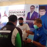 Partai Demokrat Serahkan Paket Sembako Untuk Abang Becak di Tapaktuan