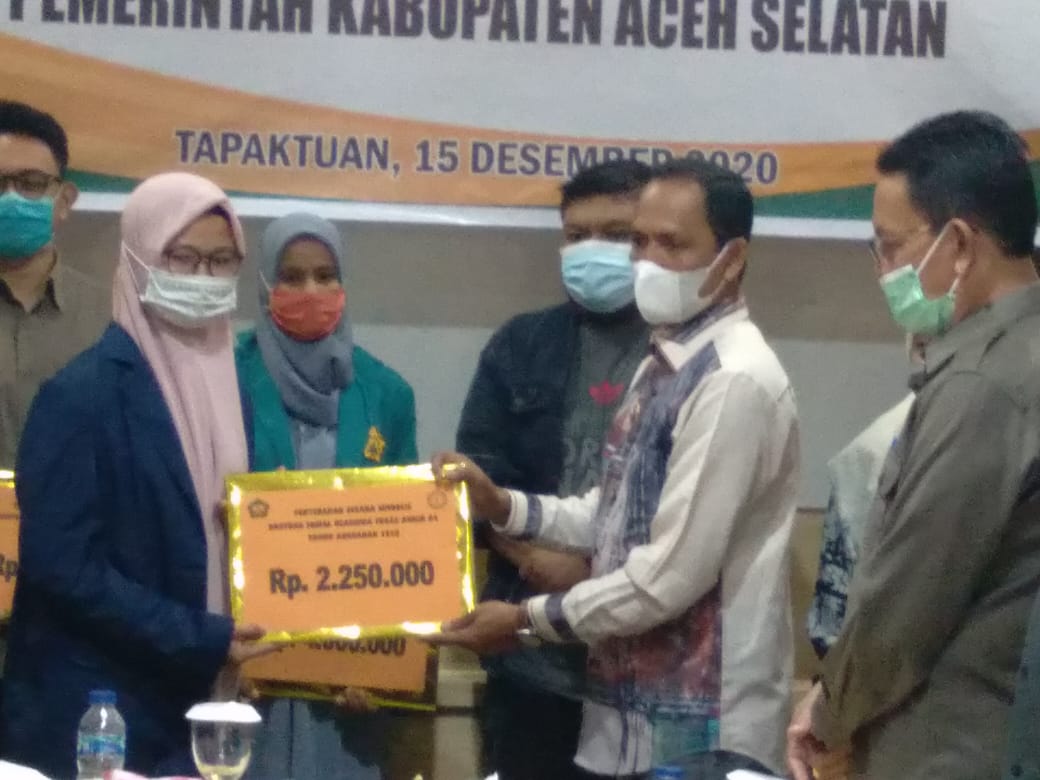 Ribuan Mahasiswa Aceh Selatan Terima Bea Siswa Berprestasi dan Skripsi