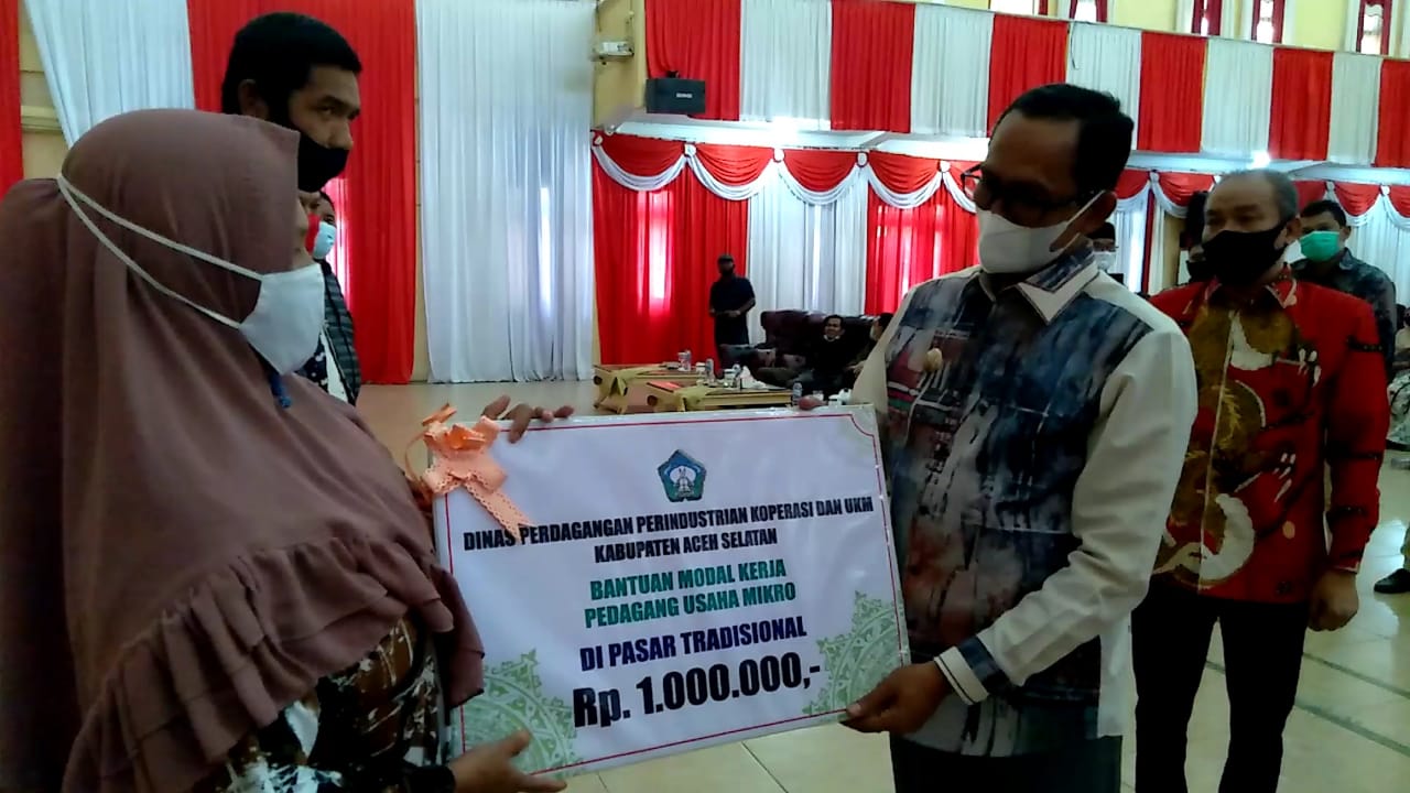 Pemkab Aceh Selatan Bantu Mesin Peralatan dan Modal Usaha Kepada Pelaku Usaha