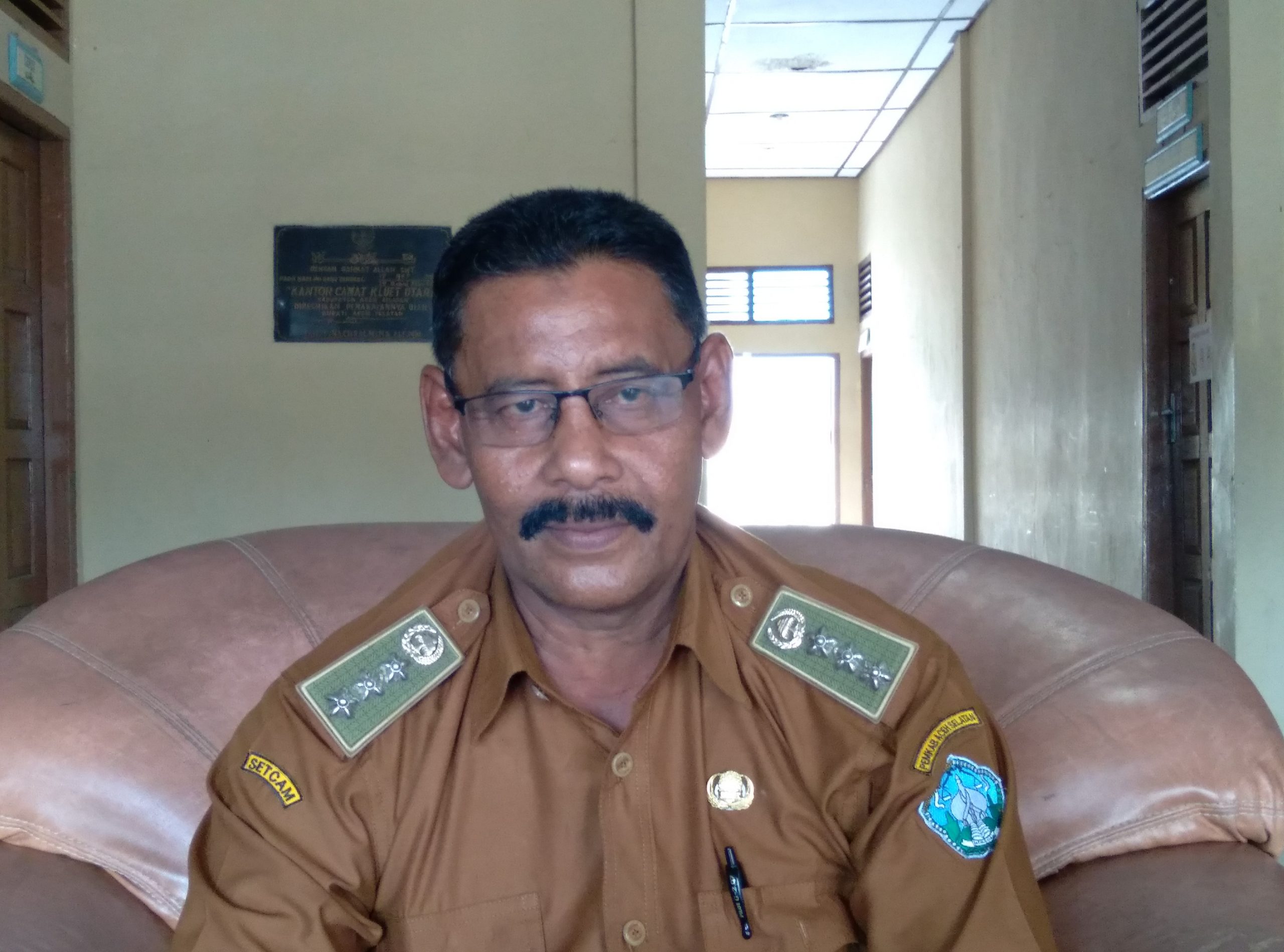 Camat Kluet Utara Tertibkan Lapak Pedagang Buah – Buahan