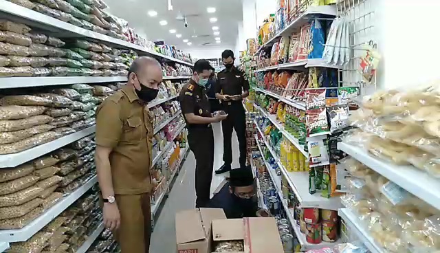 Tim Gabungan Temukan Produk Expired di Sejumlah Swalayan