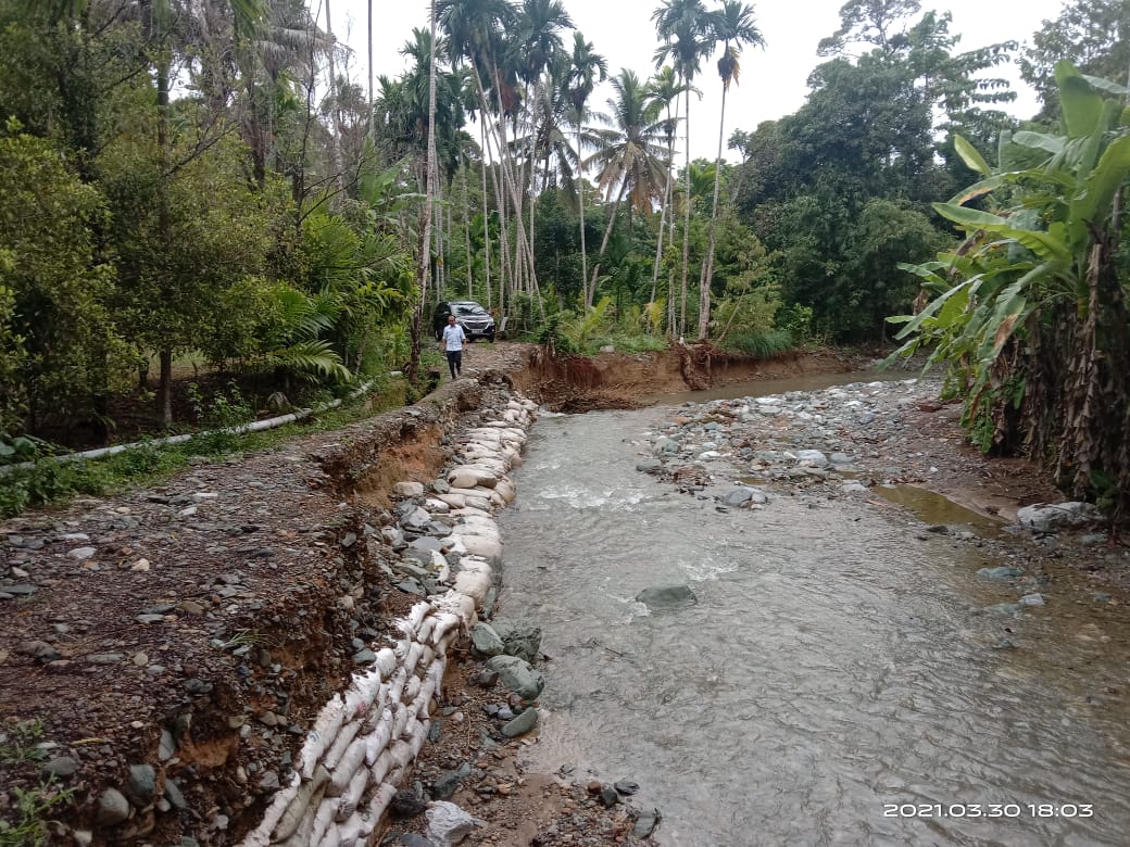 LSM LIBAS : Proyek Jalan Produksi Tani di Samadua Diduga Asal Jadi
