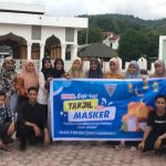 Mahasiswa Labuhanhaji Bagi – Bagi Takjil dan Masker Kepada Warga