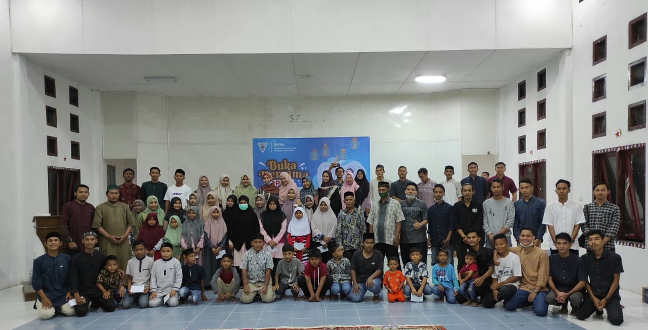 Paguyuban Mahasiswa Labuhanhaji Bukber Dengan Puluhan Anak Yatim