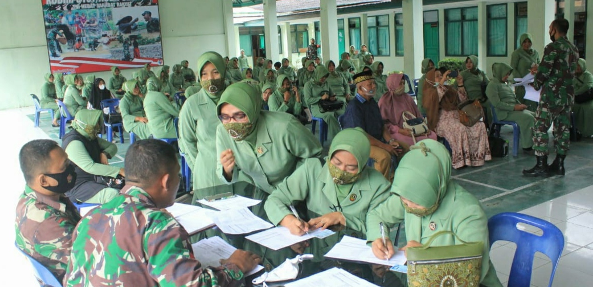 Kodim Aceh Selatan Menggelar Vaksinasi Untuk Anggota Persit Kartika Chandra Kirana dan Purnawirawan TNI