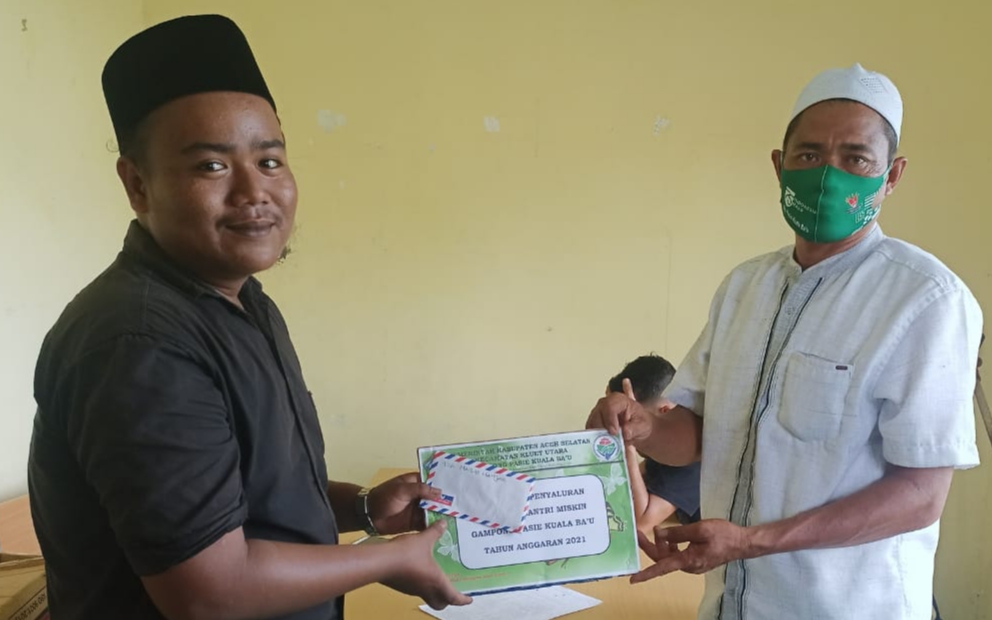 Pemerintah Gampong Pasie Kualaba’u Salurkan Santunan Pendidikan Santri