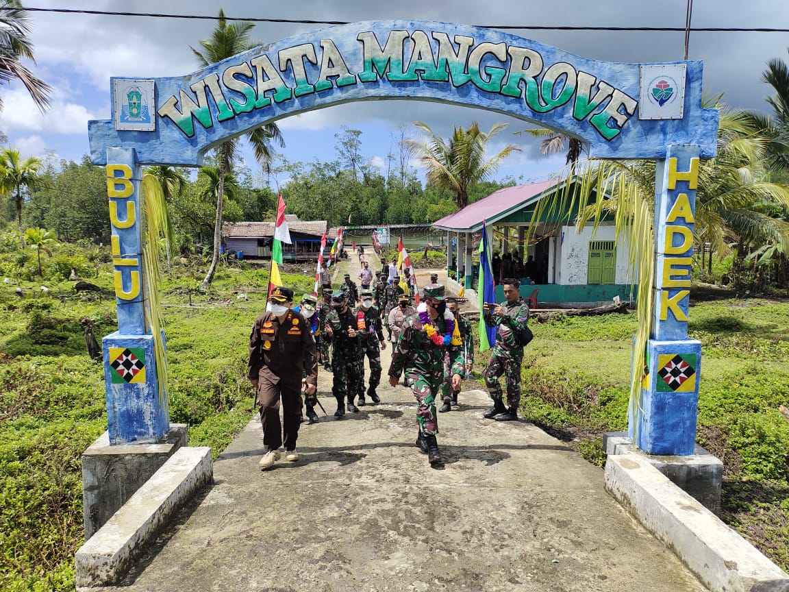 Aspotmar KASAL Mayjen TNI (Mar) Widodo Dwi Purwanto Meninjau rencana KBN Di Desa Bulu Hadek Kecamatan Teluk Dalam Kabupaten Simeulue