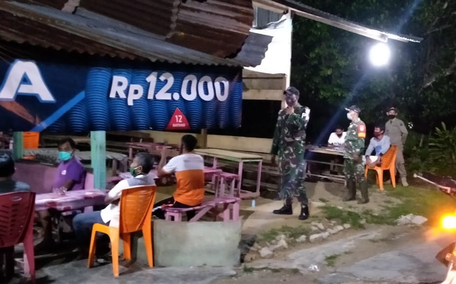 Cegah Penularan Covid-19, Lanal Simeuleu Gelar Patroli Penegakan Disiplin Prokes dan Pembatasan Jam Malam
