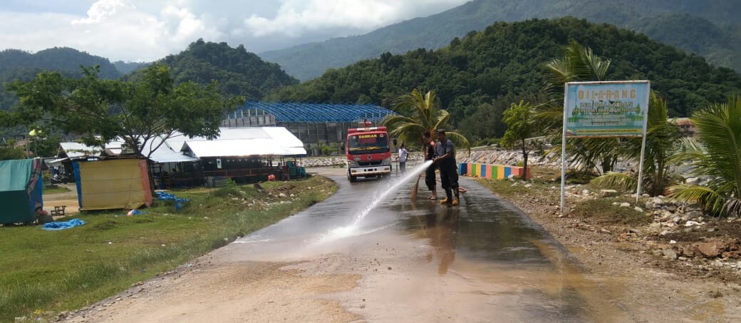 Material Bebatuan Penuhi Badan Jalan RTH Tapaktuan