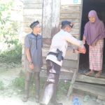 Batalyon C Brimob Aceh Bagikan Daging Kurban Kepada Warga Terdampak Pandemi