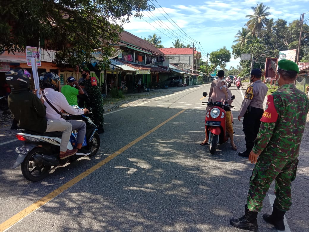 TNI-Polri Di Meukek Efektifkan Protkes Bagi Pengguna Jalan