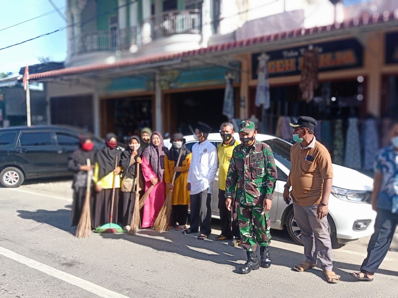 Sambut HUT RI Ke 76, Muspika Kluet Utara dan Pemdes Simpang Empat Benahi Lingkungan