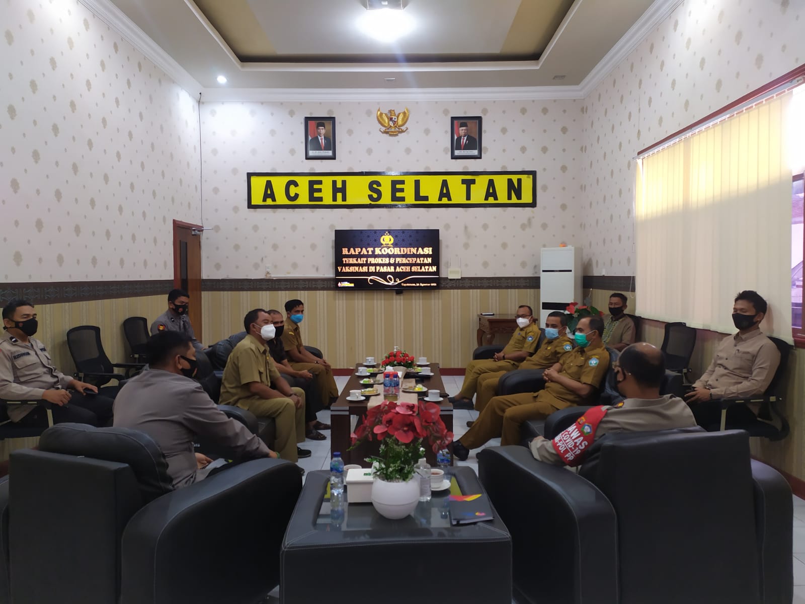 Satreskrim Polres Aceh Selatan Inisiasi Penandatanganan Surat Pernyataan Prokes di Pasar Aceh Selatan