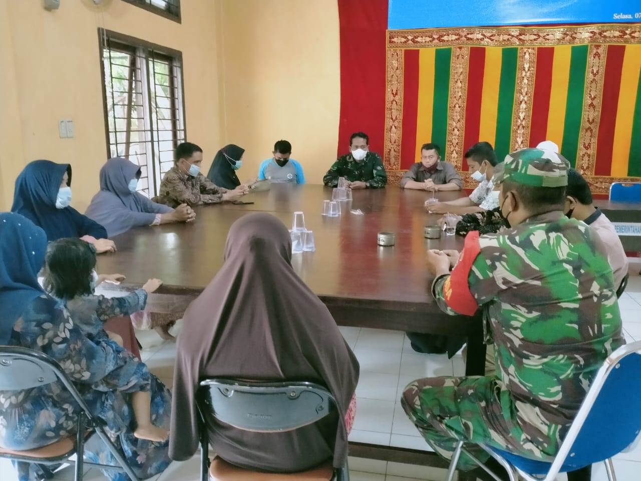 Batuud Koramil 05/Samadua Hadiri Rakor Peningkatan Fungsi Pos PPKM Desa Ladang Panton Luas