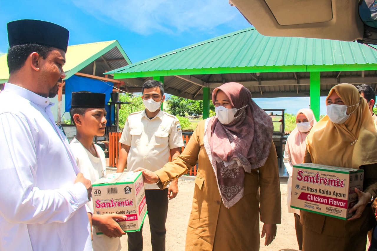 Wujudkan Rasa Syukur  Atas Apresiasi Wali Kota BKPSDM Kota Banda Aceh Santuni Santri Dayah Mini