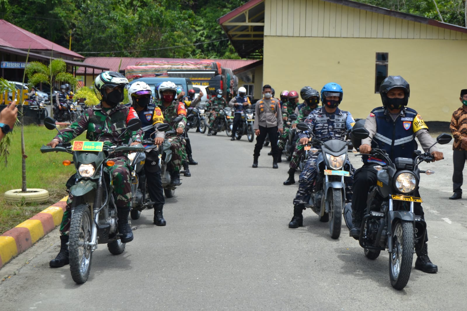 Tangkal Penyebaran Covid-19, Tiga Pilar Di Simueleu Gebrak 10.000 Masker,