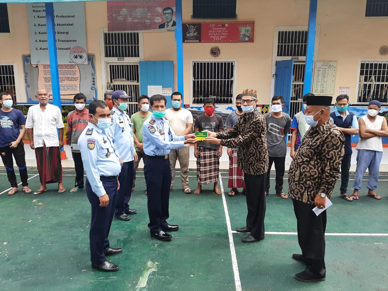 Baitul Mal Salurkan Bantuan Zakat Komsumtif Untuk Keluarga Narapidana Kurang Mampu dan Pelajar