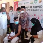 Disaksikan Bupati, 76 Siswa SMA Negeri 2 Kluet Utara Divaksin, Cut Maria : Ini Untuk Melindungi Diri Dan Orang Yang Kita Cintai