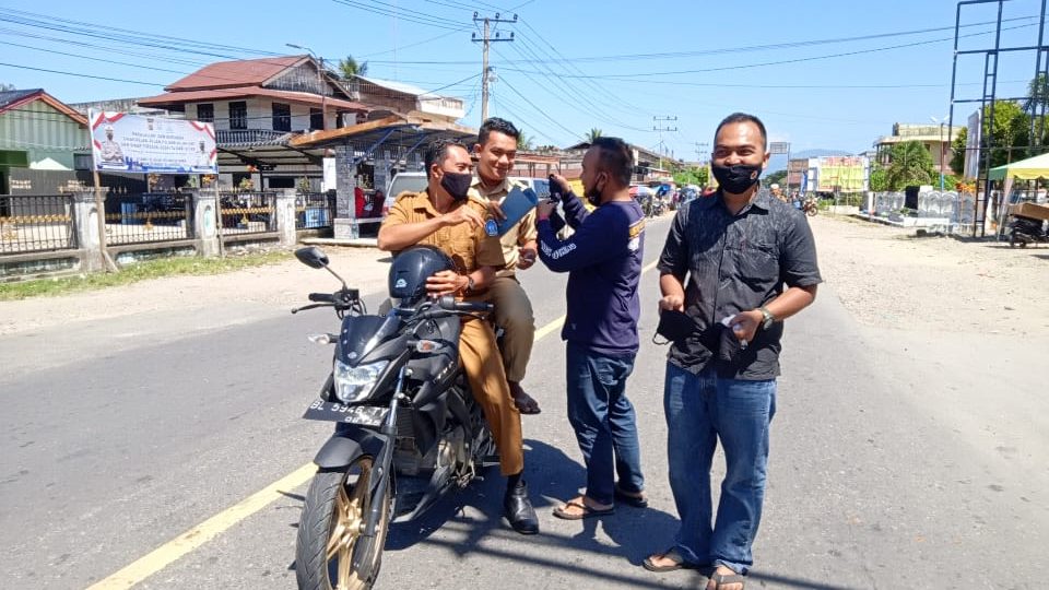 PPD Aceh Selatan Bagikan 1000 Masker Kepada Masyarakat