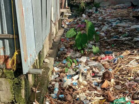 Warga Keluhkan Aroma Sampah di Pasar Lama Kotafajar