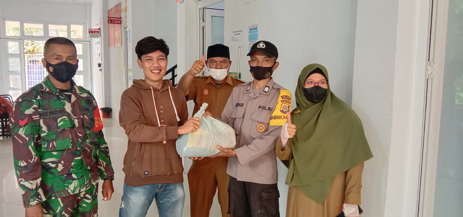 Pemerintah Gampong Kotafajar Sediakan Bingkisan Untuk Warga Yang Mengikuti Vaksin