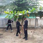 Putuskan Penyebaran Covid 19, Brimob Polda Aceh Semprotkan Disinfectant Di UPTD Puskesmas Trumon