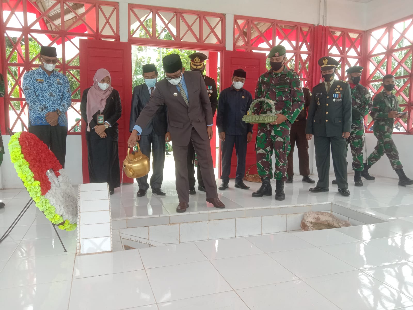 Peringati Hari Pahlawan, Forkopimda Aceh Selatan Gelar Upacara Ziarah Makam Pahlawan.