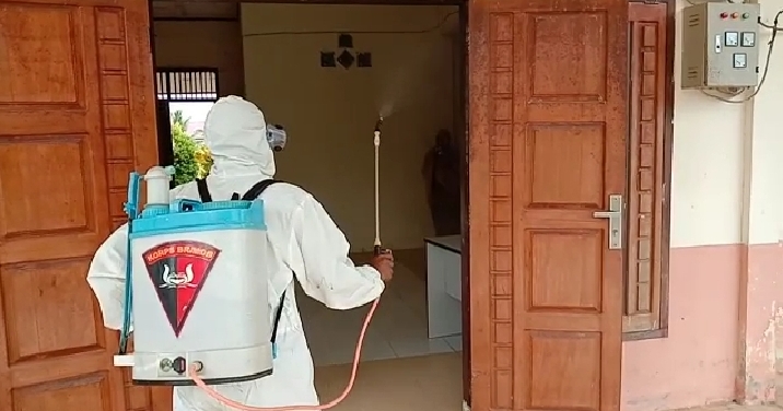 Sambut Hari Jadi Korps Brimob Polri, Batalyon C Pelopor Lakukan Penyemprotan Disinfectant Di Sekolah Dan Masjid