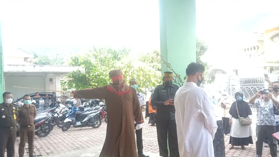Enam Warga Aceh Selatan Dihukum Cambuk, Dua Diantaranya Kasus Judi Online