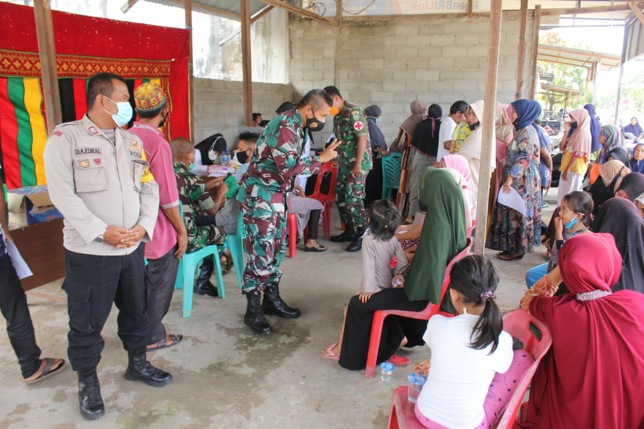 Optimalisasi Percepatan Capai Herd Imunity, Kodim Aceh Selatan Gelar Vaksin Massal dan Bagikan Sembako